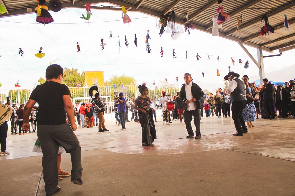 Celebran por primera vez festival de Día de muertos en primaria indígena