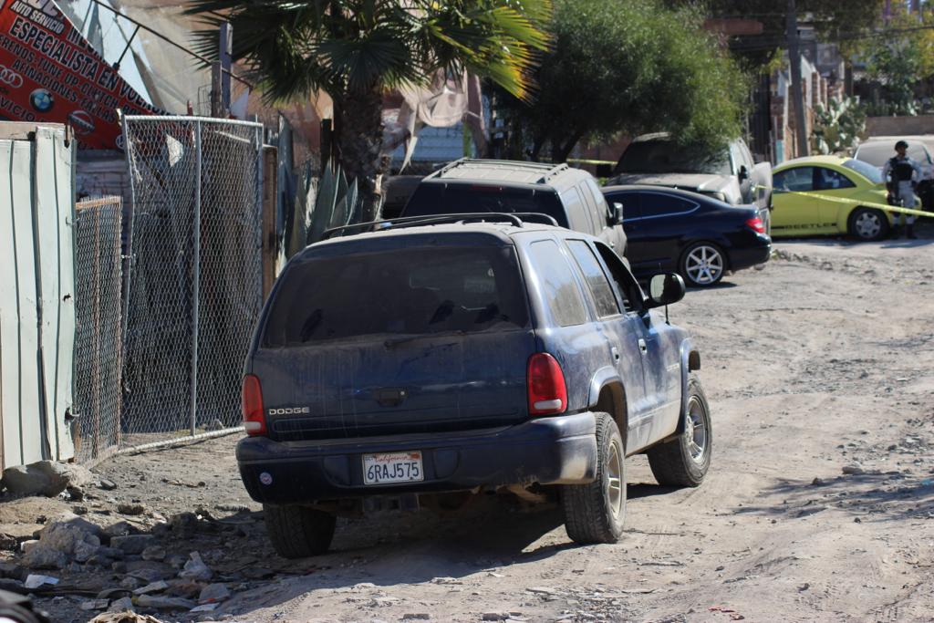 El cuerpo de la victima fue localizado dentro del auto