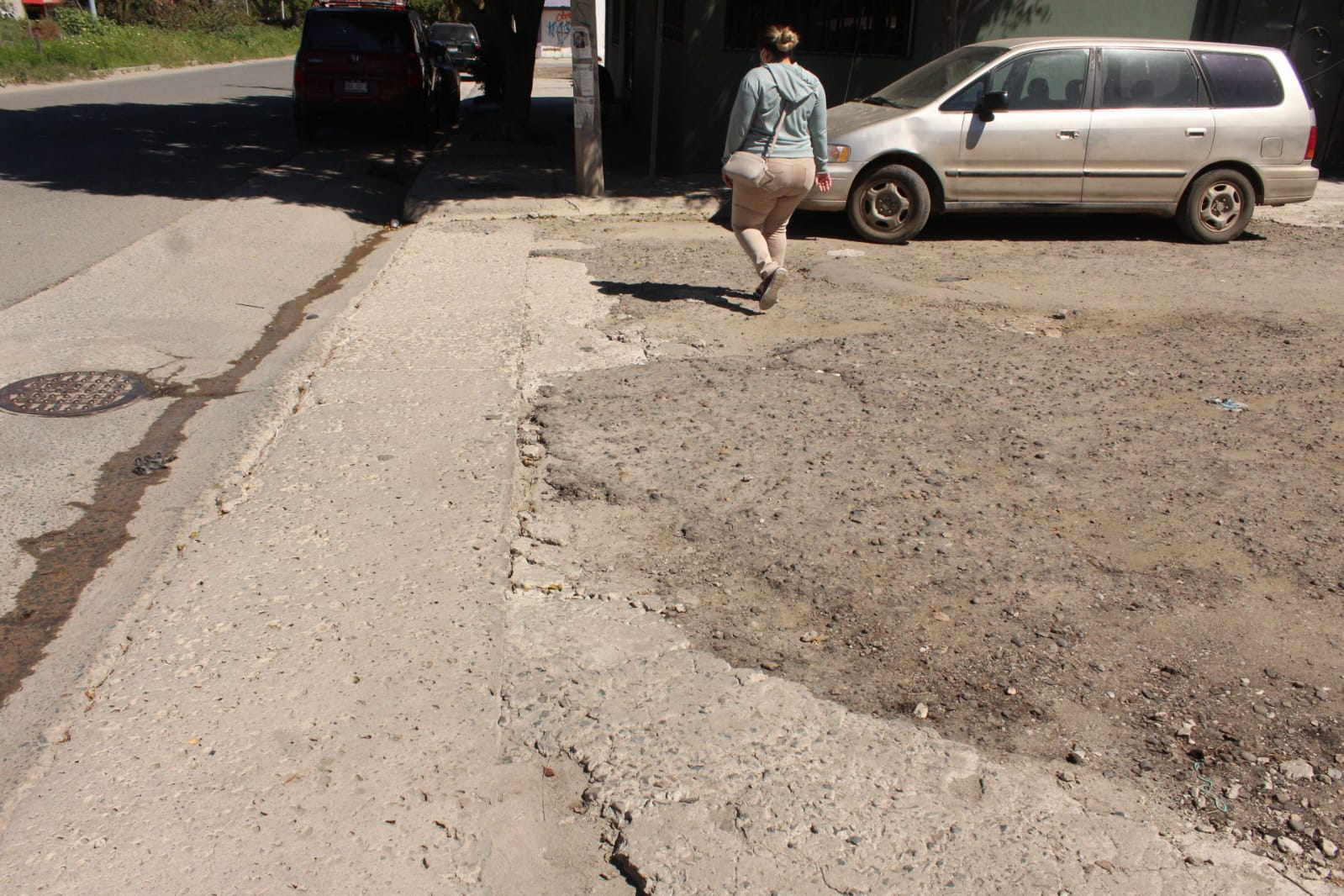 Galería de baches: los de Villa Fontana y Villa del Real