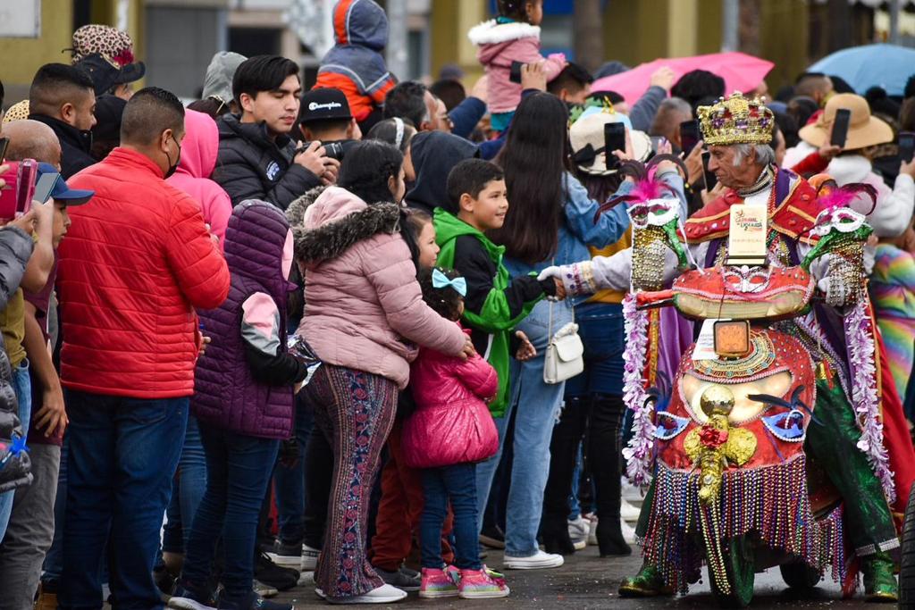 Personas de todas las edades se reunieron para festejar