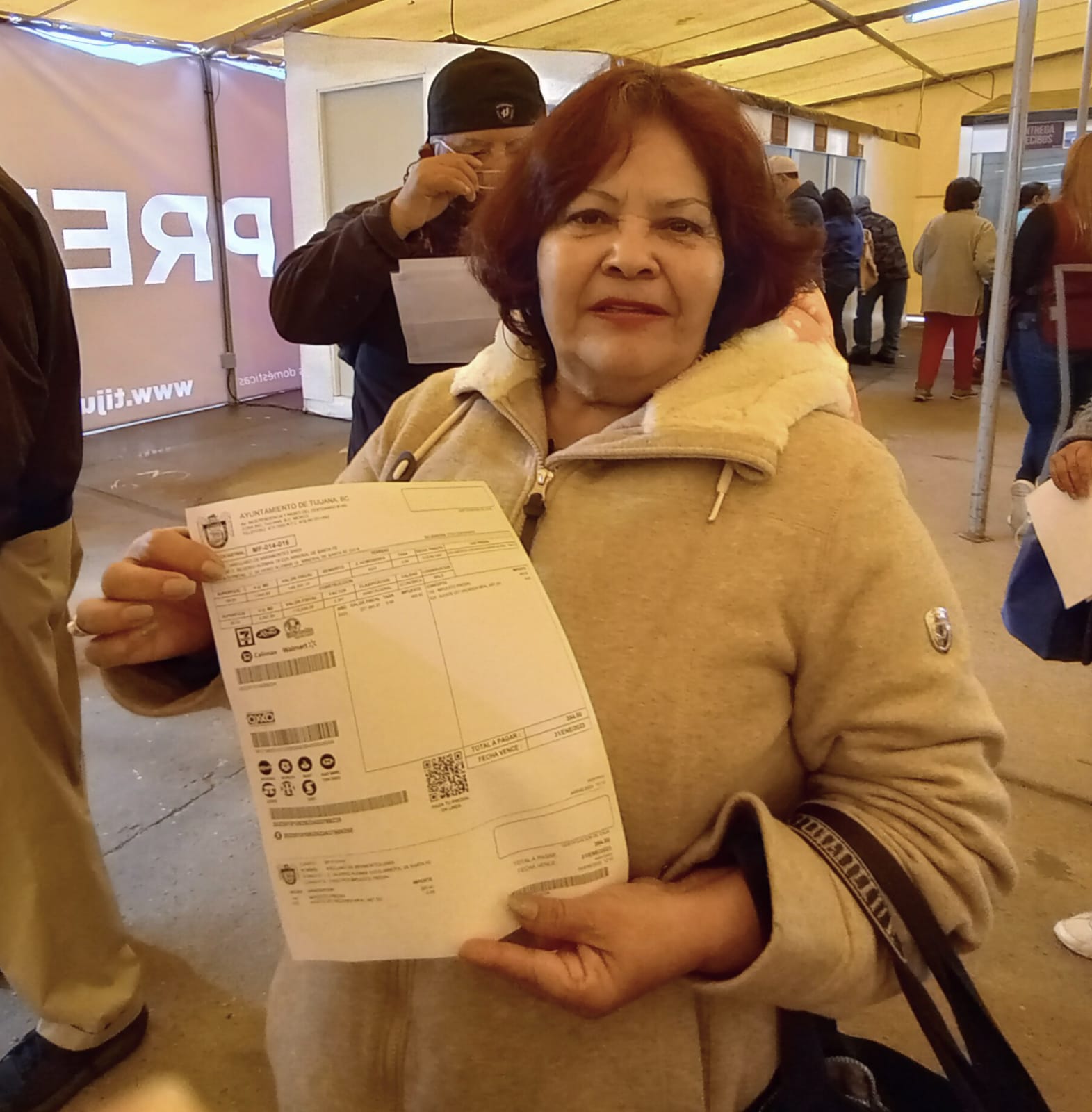 La señora Gutiérrez pese a su condición médica tuvo que esperar en la fila por más de 40 minutos