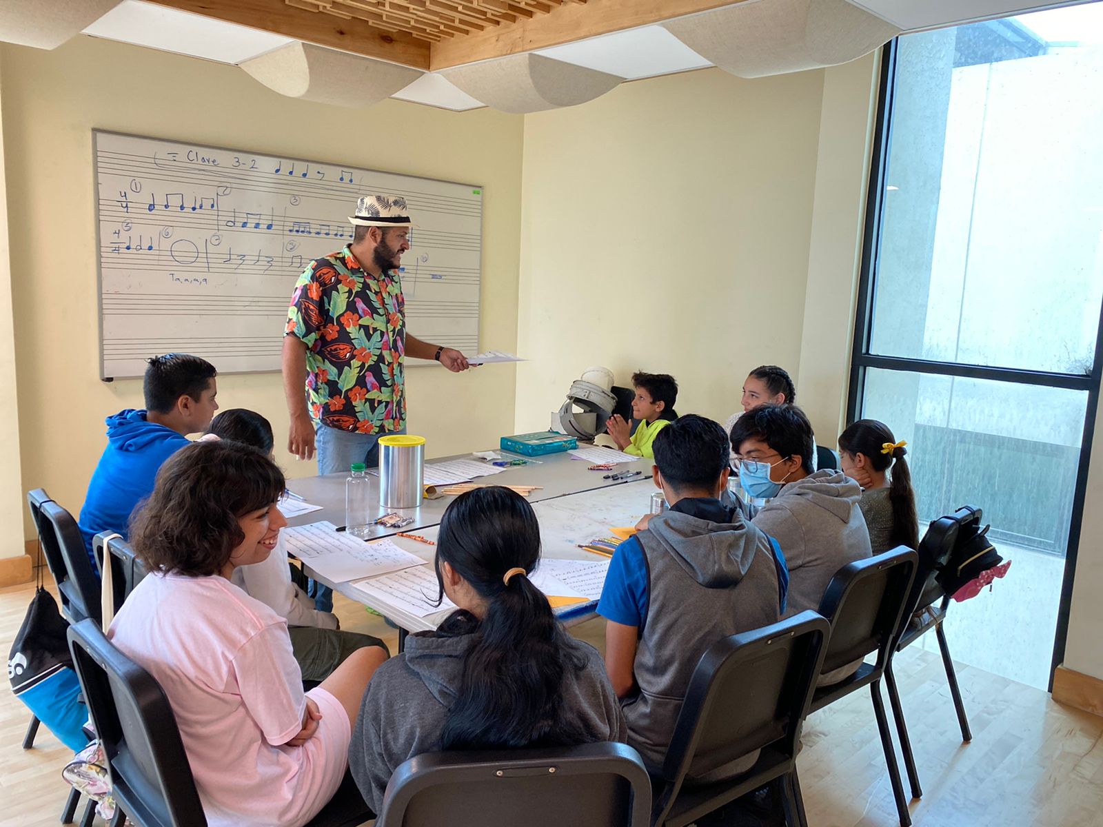 Grupo de jóvenes que asistieron al taller