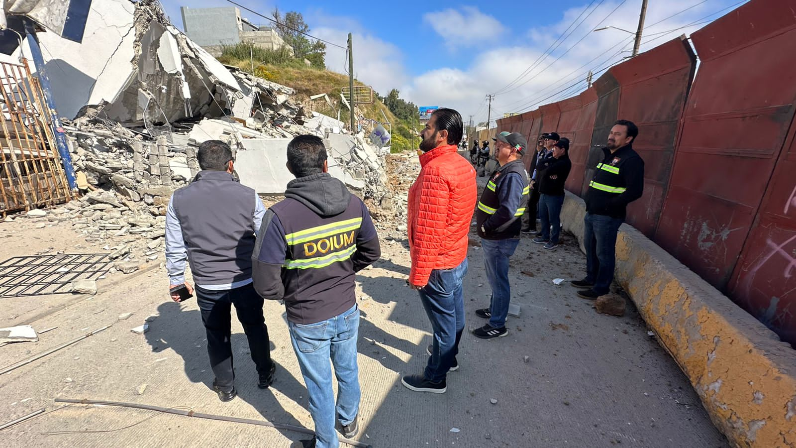 Trabaja Ayuntamiento en limpieza del colapso en La Sierra