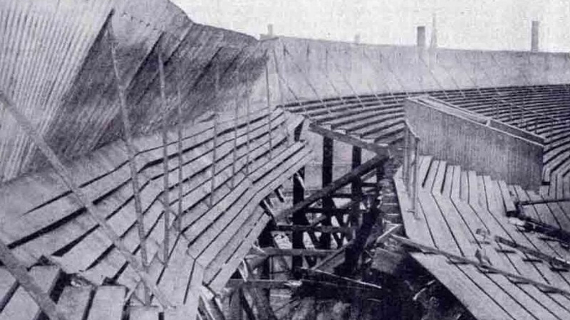 Ibrox Park, 1902, gradas de madera derrumbadas