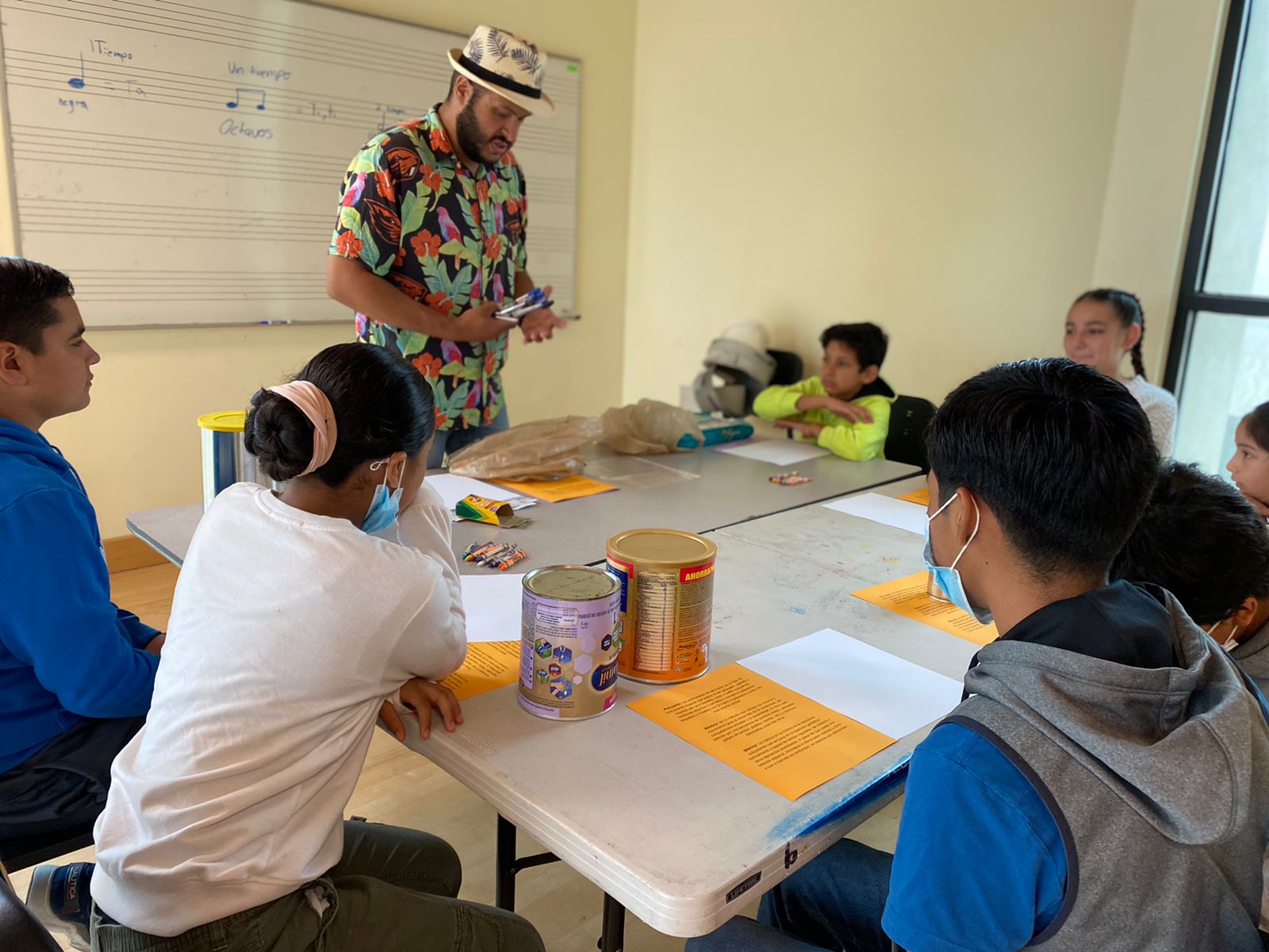 Taller para infancia con percusiones construidas con reciclaje